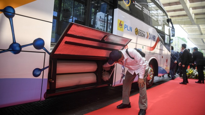 Bus Hidrogen Diesel Dual Fuel (Bus H2 DDF) diluncurkan di ajang Global Hydrogen Ecosystem Summit (GHES) 2026 di Jakarta International Convention Center (JICC), Selasa (21/7/2026). Bus buatan Hino ini akan dioperasikan Damri di rute Jakarta-Karawang-Patimban sepanjang 194 kilometer. [Antara]