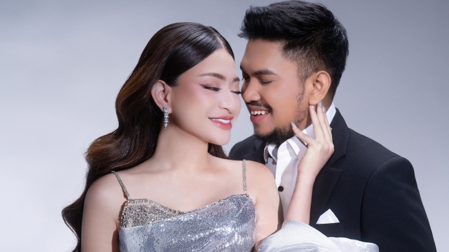 Nathalie Holscher dan Arief Fadli alias Aripat akan menikah besok, Rabu (22/7/2026) di sebuah hotel di kawasan Kuningan, Jakarta Selatan. [Instagram]