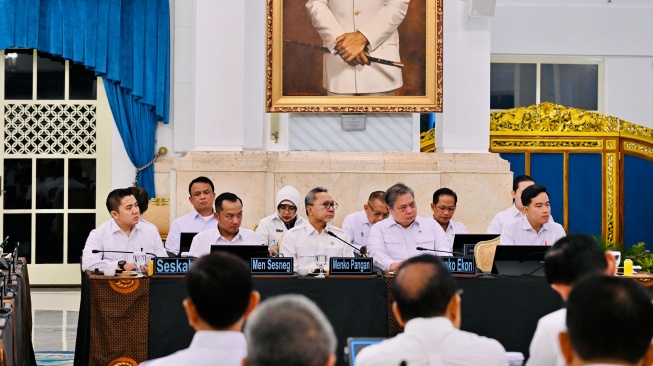 Istana Ungkap Alasan Kursi Gibran Digeser ke Jajaran Menteri Saat Sidang Kabinet
