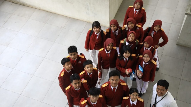 Para siswa dari 36 Sekolah Rakyat turut ambil bagian dalam Lomba Fotografi Karya Anak dan Remaja bertema "Yang Muda, Yang Berbudaya" di Galeri Emiria Soenassa, Taman Ismail Marzuki (TIM), Jakarta Pusat. (Dok: Kemensos)
