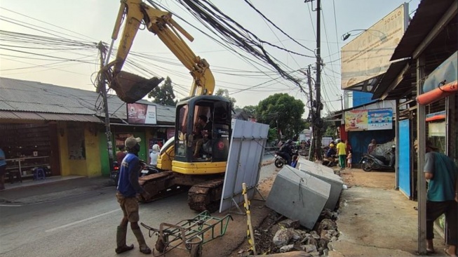 Dilema Proyek Anti-Banjir di Joglo: Akses Terputus, Pemilik Warung Minta Kompensasi Rp50 Ribu