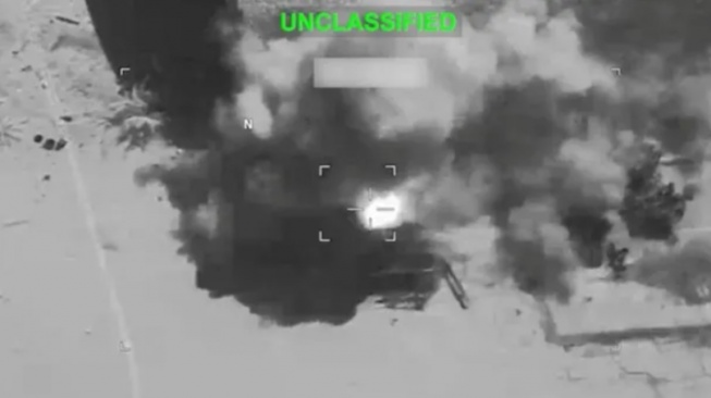 AS menggempur fasilitas militer Iran dan mengancam sasaran situs nuklir bawah tanah Natanz. (US Army)