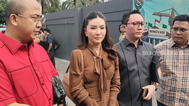 Sarwendah menjalani sidang gugatan hak asuh anak yang diajukan Ruben Onsu di Pengadilan Negei Jakarta Selatan, Rabu (22/7/2026). [Rena Pangesti/Suara.com]