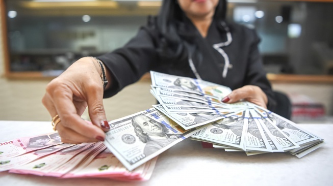 Rupiah Berbalik Melemah pada Kamis Sore, Harga Minyak Jadi Biang Kerok