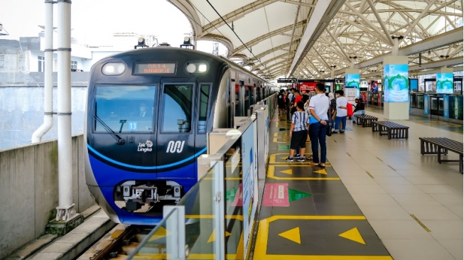 Aku Belajar Bijak Bermobilitas Berkat Transportasi Umum Jakarta
