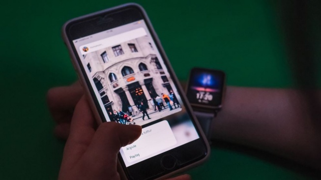Apakah Smartwatch Harus Sesuai Merek HP? Ini 9 Tips Memilih Produk yang Tepat
