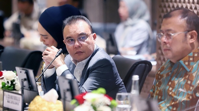 Wakil Ketua DPR RI Sufmi Dasco Ahmad saat memimpin rapat koordinasi dengan sejumlah menteri terkait finalisasi Peraturan Presiden tentang Ojek Online atau Pepres Ojol, Kamis (23/7/2026).