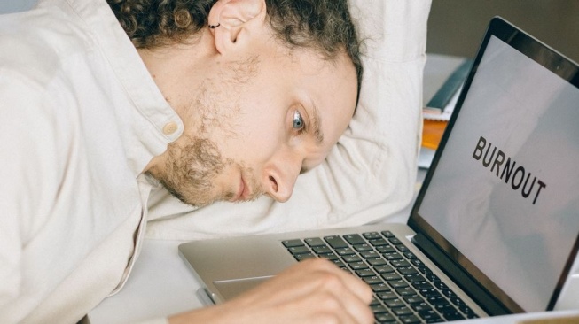 Apa Itu Silent Burnout? Kenali Tanda-tandanya agar Tidak Terlambat Ditangani