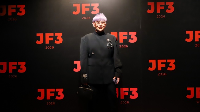 Desainer dan Presenter Caren Delano saat pembukaan dan Gala Dinner JF3 Fashion Festival 2026 di Summarecon Mall Kelapa Gading, Jakarta, Rabu (22/7/2026). [Suara.com/Alfian Winanto]
