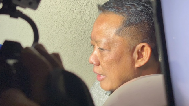 Mantan Jaksa Agung Muda Bidang Tindak Pidana Khusus (Jampidsus) Febrie Adriansyah resmi ditahan usai menjalani pemeriksaan maraton oleh Tim 9 Kejaksaan Agung, Jumat (24/7/2026) malam. 