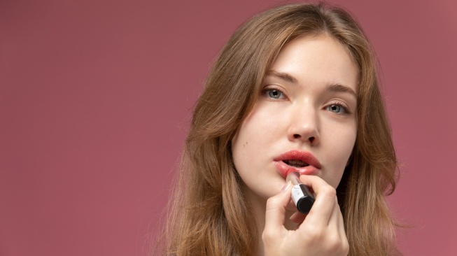 Apa Cocok Warna Lipstik Peach untuk Kulit Kuning Langsat? Ini Penjelasannya