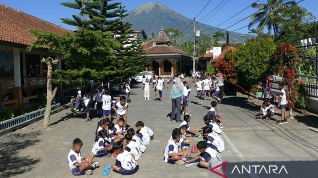 Hari Anak Nasional, SD di Temanggung Perangi Kecanduan Gadget Lewat Permainan Tradisional