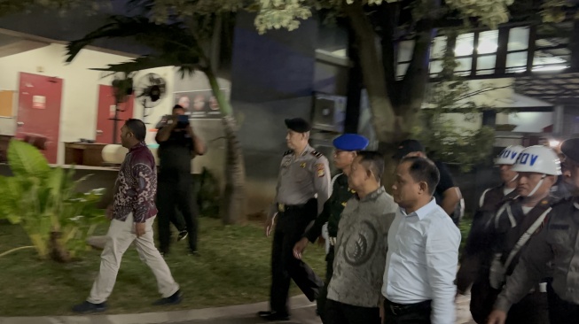 Mantan Jaksa Agung Muda Tindak Pidana Khusus (Jampidsus) Kejaksaan Agung Febrie Adriansyah tidak mengenakan rompi merah muda khas tahanan Kejaksaan Agung (Kejagung). [Suara.com/Dea Hardiningsih]