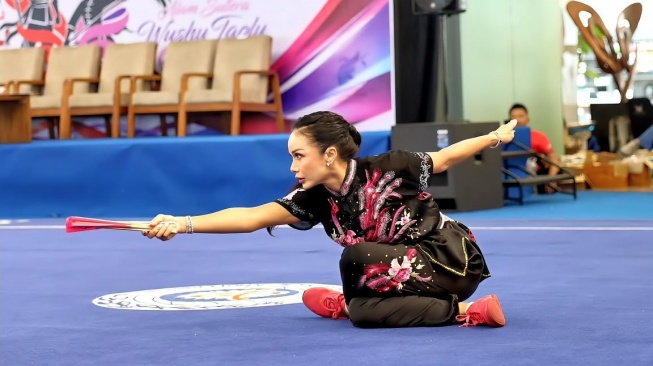Kris Dayanti juara 1 di Kejuaraan Nasional Wushu Kungfu 2026 kategori Shanzi Group E Female.