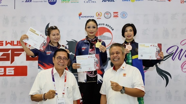 Kris Dayanti juara 1 di Kejuaraan Nasional Wushu Kungfu 2026 kategori Shanzi Group E Female.