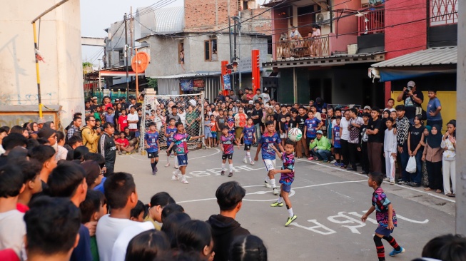 Suasana para penonton melihat pertandingan Liga Aspal 2026. [Suara.com/Alfian Winanto]