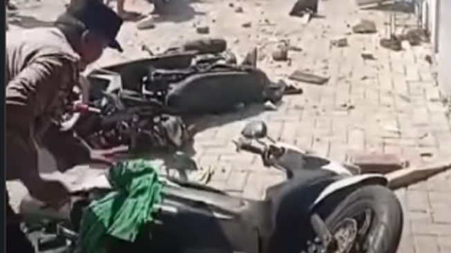 Bentrok berdarah di Menteng. (bidik layar video media sosial)