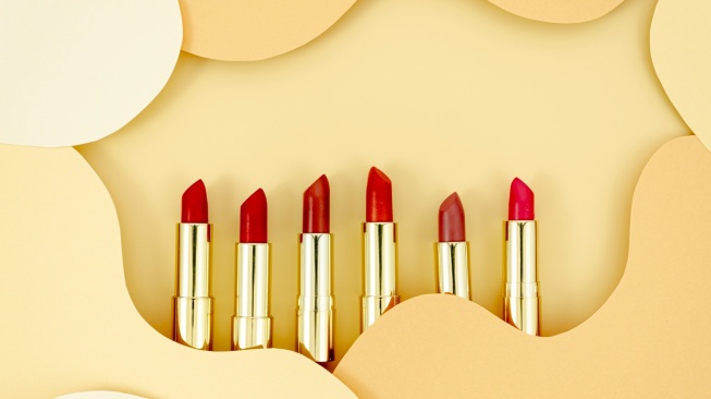 ilustrasi lipstik (magnific)