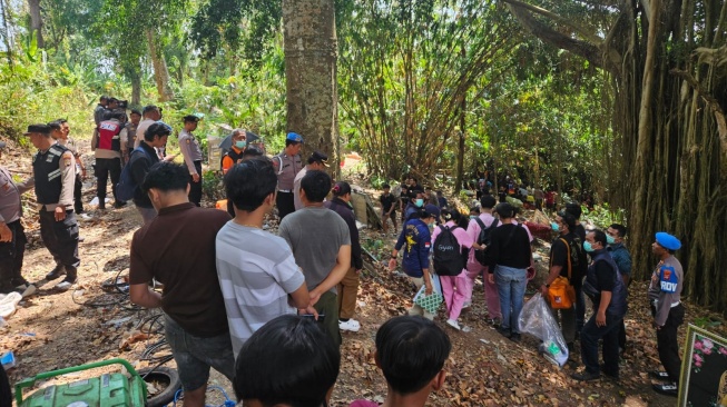 Polisi Bongkar Makam Terduga Pencuri Ayam yang Tewas Dikeroyok Massa