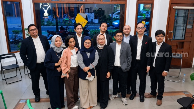 Menteri Kabinet Bayangan saat Konferensi Pers Kabinet Bayangan di Cikini, Jakarta, Senin (27/7/2026). [Suara.com/Juan]