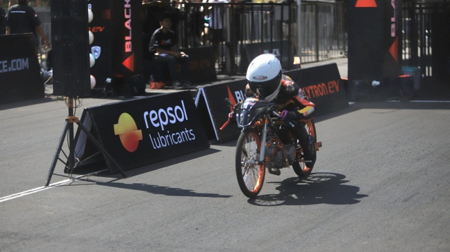 Teknologi Balap Moto2 Gebrak Lintasan Black Drag Bike di Kanjuruhan
