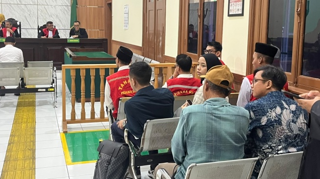 Para terdawa mengikuti sidang kasus dugaan pencemaran nama baik terhadap Hani Sagara di PN Bandung pada 23 Juli 2026. [istimewa]