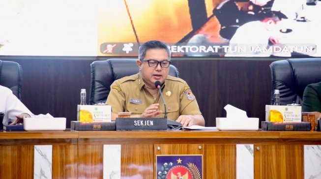 Sambut Hari Kemerdekaan, Sekjen Kemendagri Dorong Bulog dan Pemda Gencarkan Gerakan Pangan Murah