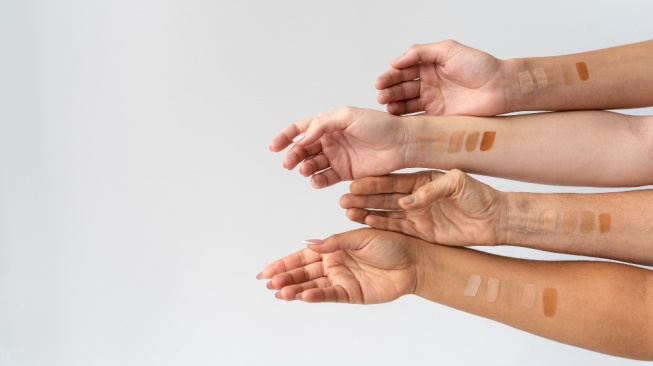 4 Cara Mengetahui Undertone Kulit untuk Bedak agar Warna Menyatu dan Wajah Tak Kusam
