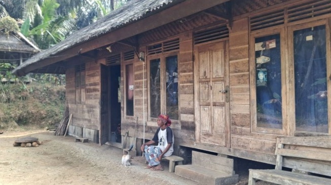 Bagaimana "Pamali" Menjadi Cara Masyarakat Kampung Kuta Menjaga Hutan Adat?