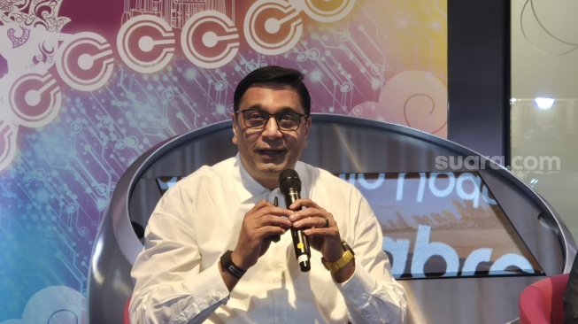 President Director and Chief Executive Officer Indosat Ooredoo Hutchison, Vikram Sinha dalam Media Update di Jakarta, Selasa (28/7/2026). [Suara.com/Dythia]