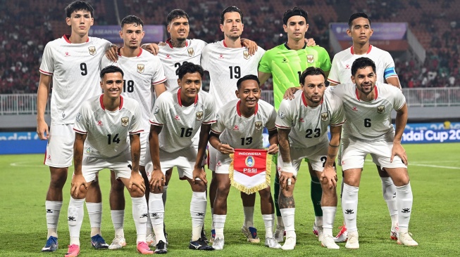 Pesepak bola Timnas Indonesia berfoto bersama sebelum laga melawan Timnas Kamboja pada pertandingan Grup A ASEAN Championship atau Piala AFF 2026 di Stadion Gelora Pakansari, Kabupaten Bogor, Jawa Barat, Senin (27/7/2026). [ANTARA FOTO/Bayu Pratama S/app/tom]