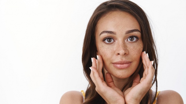 Apa itu Flek Hitam dan Bagaimana Serum Bisa Mengatasinya?