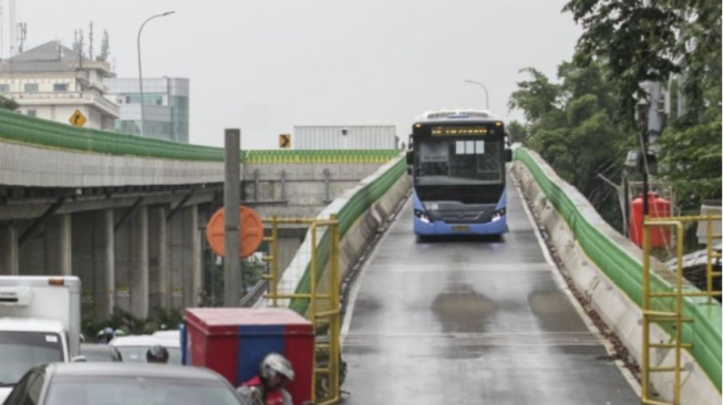 Ada Aksi Massa di Monas dan Balai Kota, Cek Rute Transjakarta yang Dialihkan Sore Ini