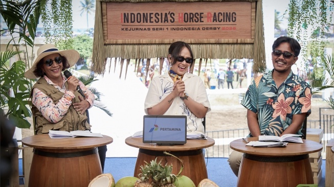 Founder & CEO Susi Air Susi memberikan apresiasi tinggi terhadap penyelenggaraan Indonesia Derby 2026 di Pangandaran. (Dok: Sarga.co)