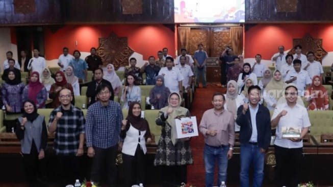 Perkuat Komunikasi Publik di Era AI, Pemprov Jatim Gelar Bimtek Pengelolaan Medsos dan Situs Pemda