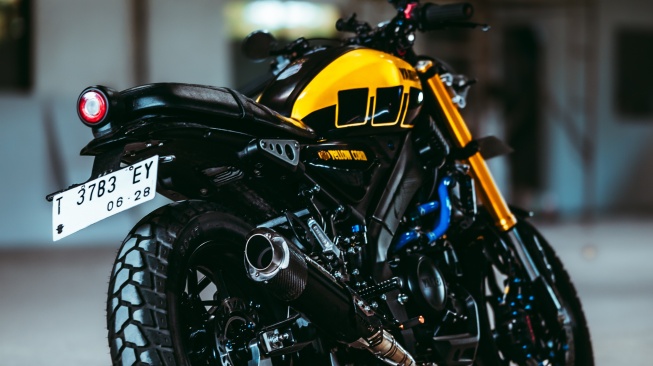 Inspirasi modifikasi Yamaha XSR 155 bertema adventure yang tampil ikonik dengan livery 60th Anniversary. (Foto: Yamaha)