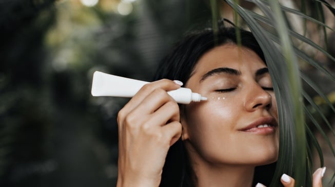 6 Rekomendasi Sunscreen Tanpa Alkohol Terbaik sesuai Review dan Harga
