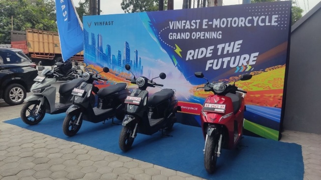 Ekspansi ke DIY, VinFast Resmikan Dealer Perdana di Sleman dan Promo Bebas Biaya Tukar Baterai