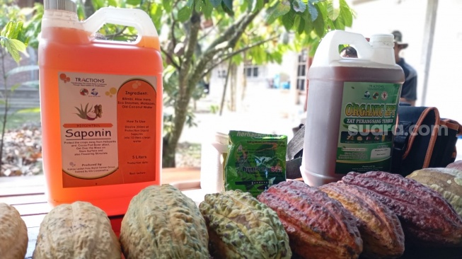 Pupuk dan Pestisida Organik buatan petani Jembrana. [Suara.com/Eviera Paramita Sandi] 