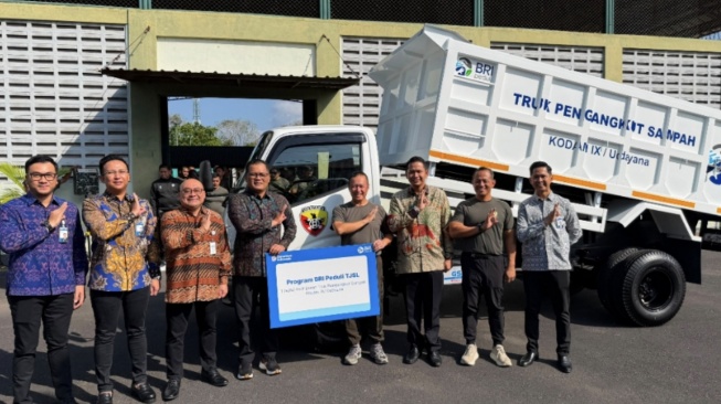 Dukung Lingkungan Bersih, BRI Serahkan Bantuan Truk Sampah ke Kodam IX/Udayana