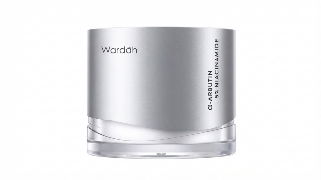 Wardah Crystal Secret Alpa-Arbutin 5% Niacinamide Hyperpigmentation Expert Day Moisturizer