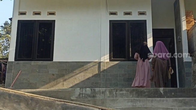 Pengintai Misterius dan CCTV Mendadak, Kejanggalan di Rumah Sutrimo