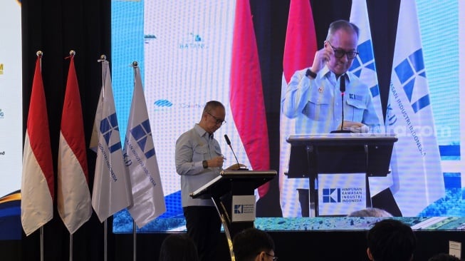 Menteri Perindustrian (Menperin), Agus Gumiwang Kartasasmita dalam Bisnis Forum dan Rapat Kerja Nasional (Rakernas) ke-25 Himpunan Kawasan Industri (HKI) Indonesia di Jakarta, Kamis (30/7/2026). [Suara.com/Fakhri]
