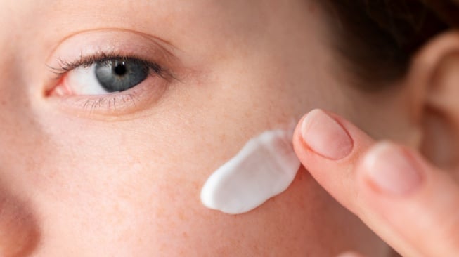Apakah Chemical Sunscreen Cocok untuk Kulit Berminyak? Ini 5 Rekomendasinya yang Terbaik