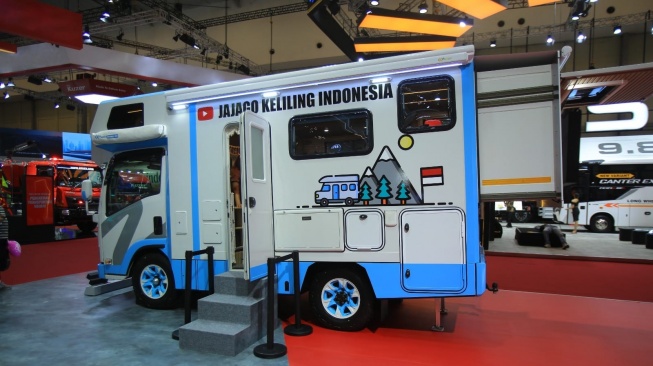PT Isuzu Astra Motor Indonesia memamerkan Isuzu ELF NLR Campervan hasil kolaborasi dengan Delima Mandiri. (Foto: Isuzu)