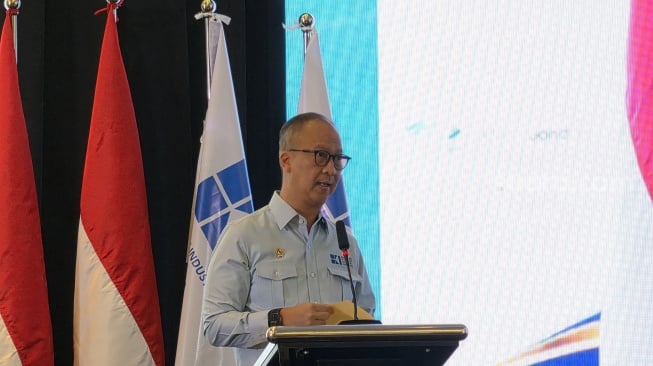 Menteri Perindustrian (Menperin), Agus Gumiwang Kartasasmita dalam Bisnis Forum dan Rapat Kerja Nasional (Rakernas) ke-25 Himpunan Kawasan Industri (HKI) Indonesia di Jakarta, Kamis (30/7/2026). [Suara.com/Fakhri]