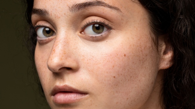 Kandungan Aktif Apa yang Paling Efektif dalam Serum Penghilang Flek Hitam?