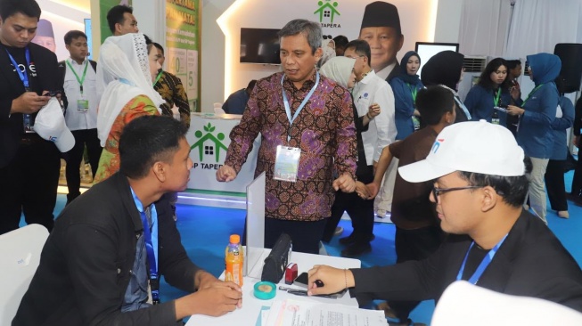 Direktur Utama BTN Nixon L.P. Napitupulu saat pelaksanaan akad massal KPR Rumah Subsidi, ia mengatakan bahwa pencapaian BTN sebagai penyalur terbesar dalam akad massal ini tidak terlepas dari dukungan Danantara Indonesia. (Dok: BTN)