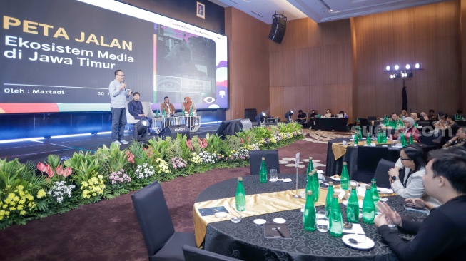 Suasana jalannya gelaran Jatim Media Summit 2026 di Whiz Hotel, Surabaya, Kamis (30/7/2026). [Suara.com/Alfian Winanto]
