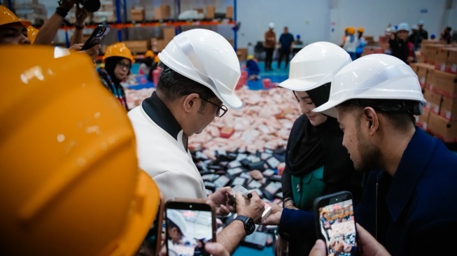 Menteri Ekraf Melihat Langsung Dapur Kreatif Industri Kecantikan di Malang